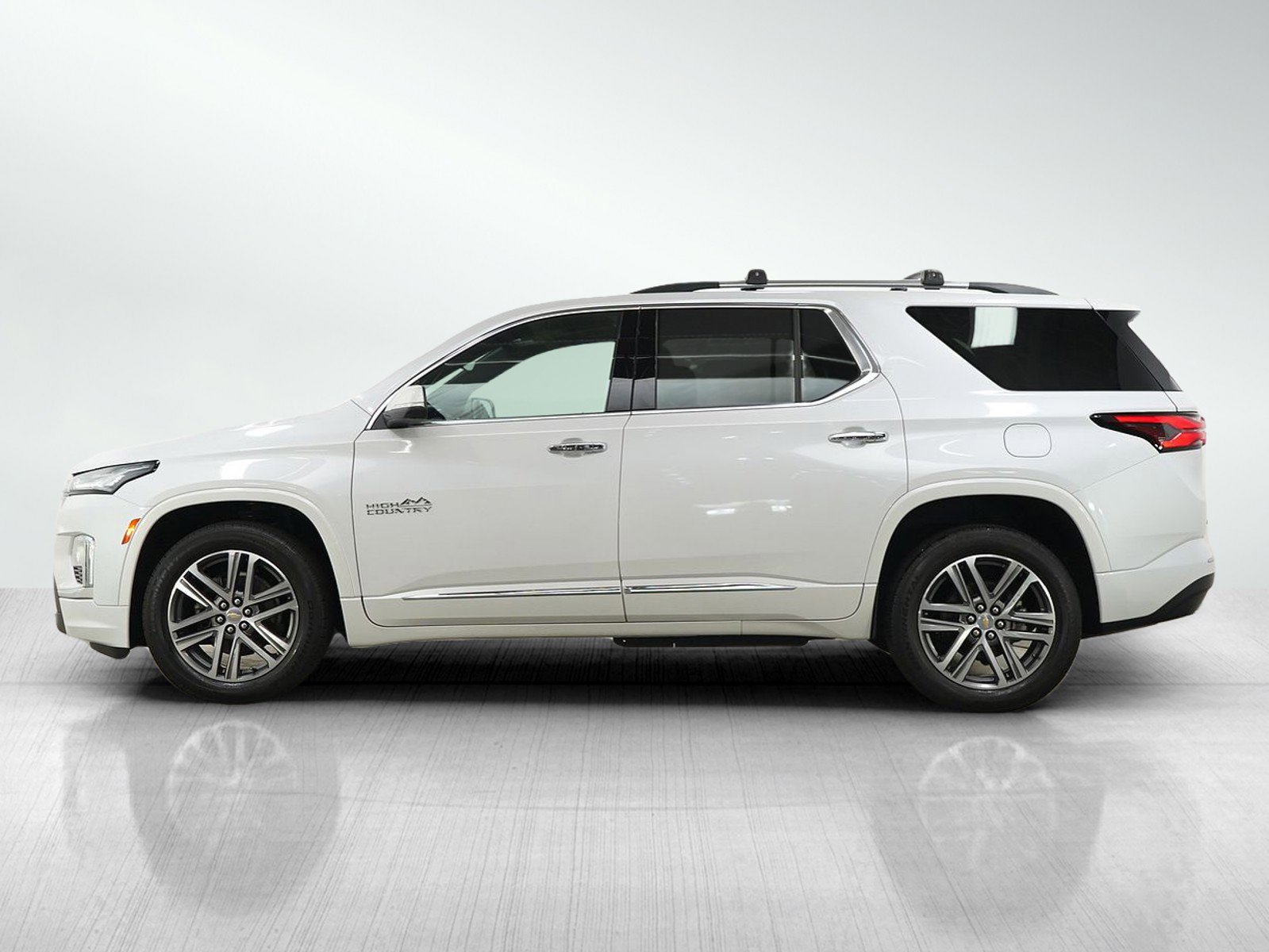 Used 2023 Chevrolet Traverse High Country AWD/4WD image 2