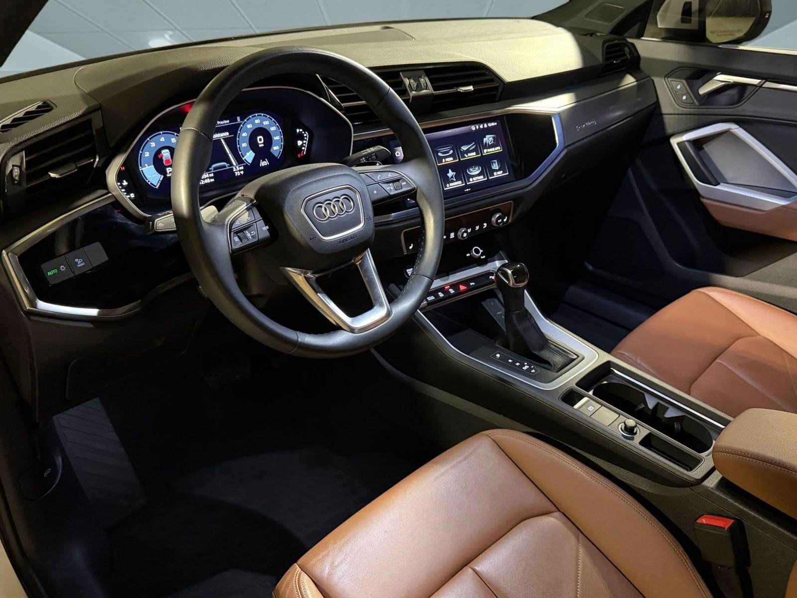 Used 2023 Audi Q3 2.0T Premium w/ Convenience Package AWD/4WD image 4