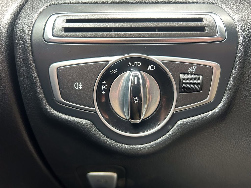 Used 2016 Mercedes-Benz GLC 300 image 32