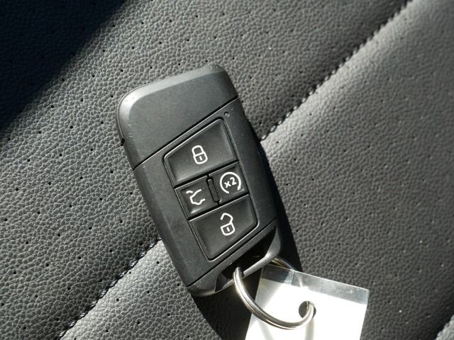 Used 2023 Volkswagen Jetta SE w/ Panoramic Sunroof Package image 38