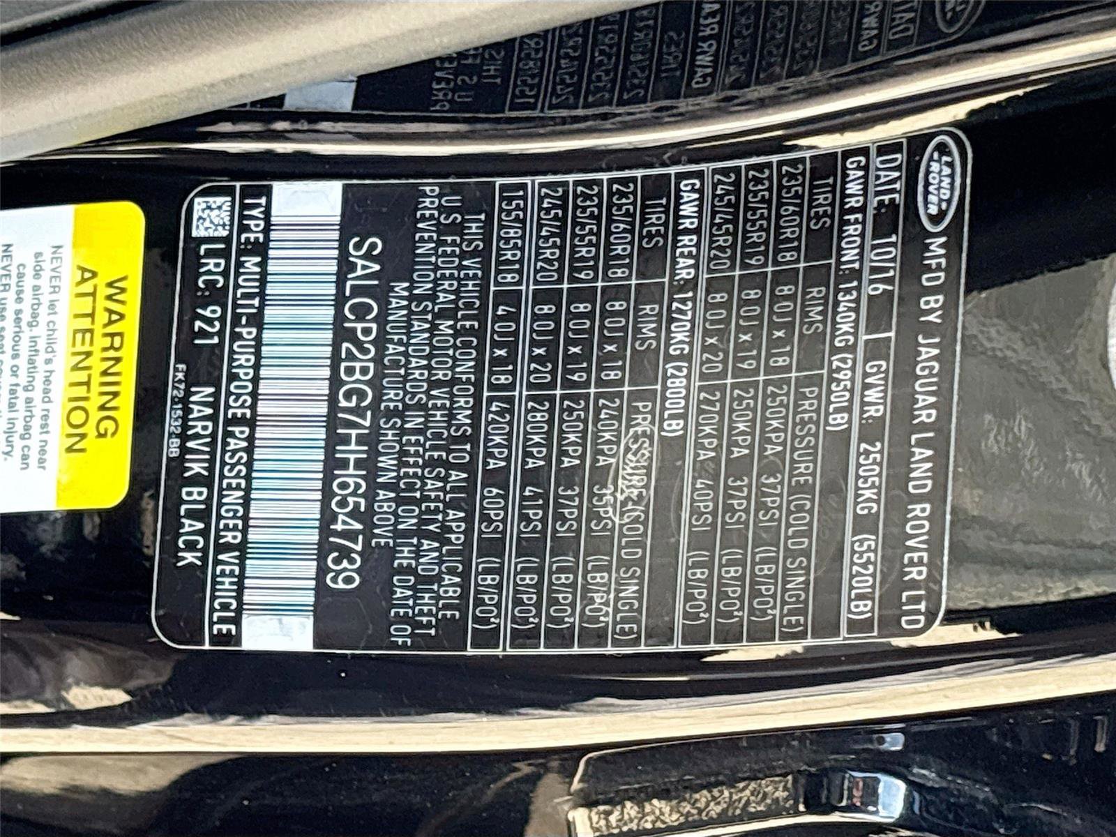 Used 2017 Land Rover Discovery Sport SE AWD/4WD image 31