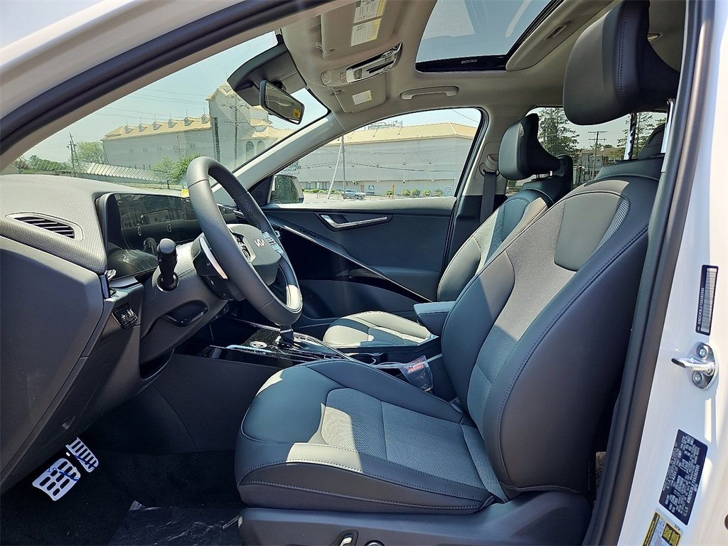 New 2025 Kia Niro EX Touring image 9