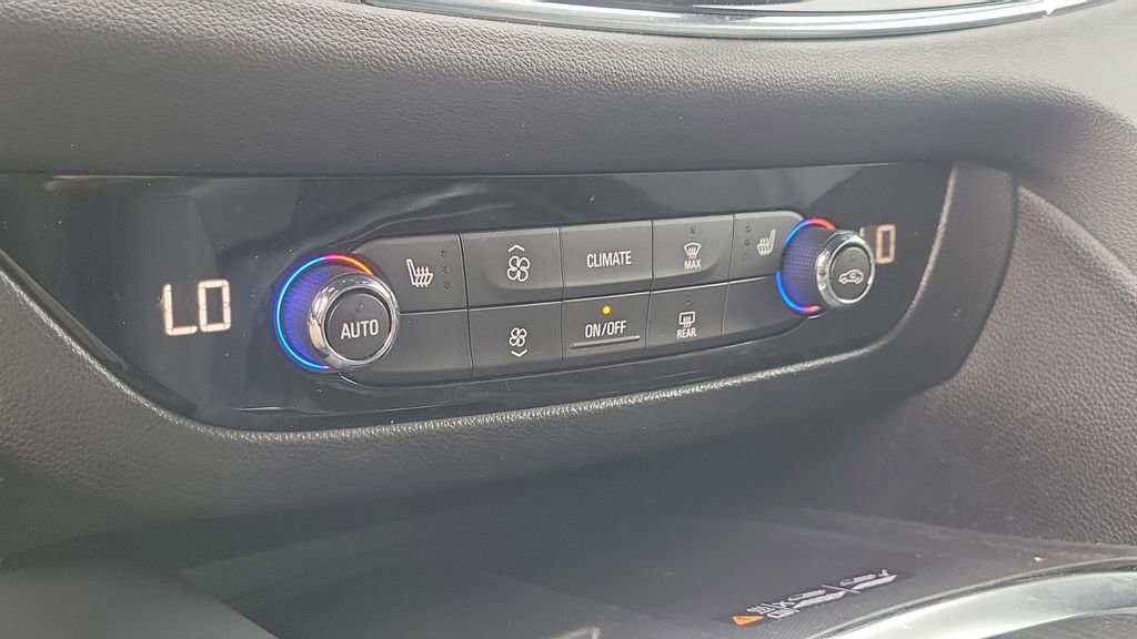 Used 2023 Buick Enclave Essence w/ Sport Touring Edition image 22