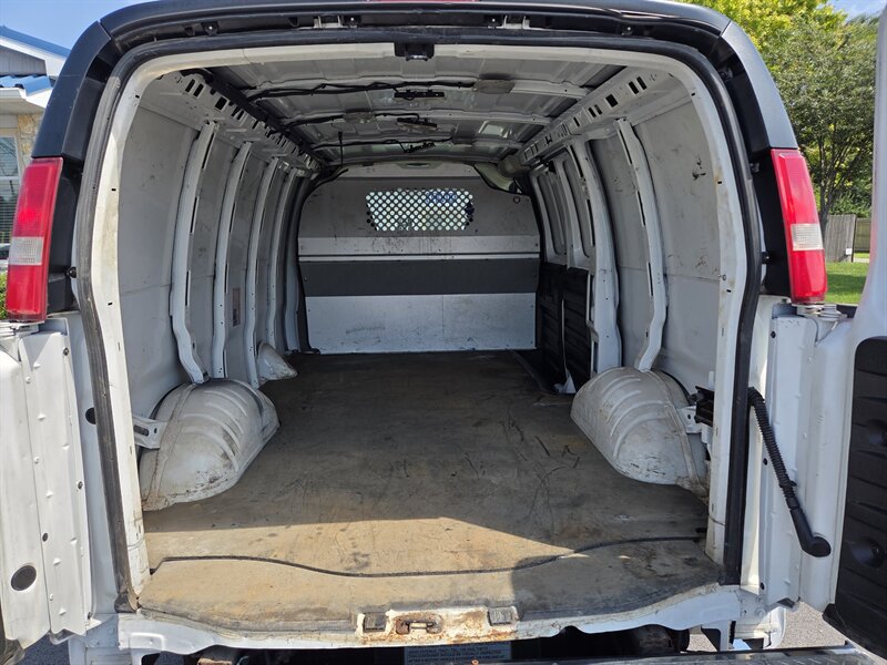 Used 2015 Chevrolet Express 2500 RWD image 11