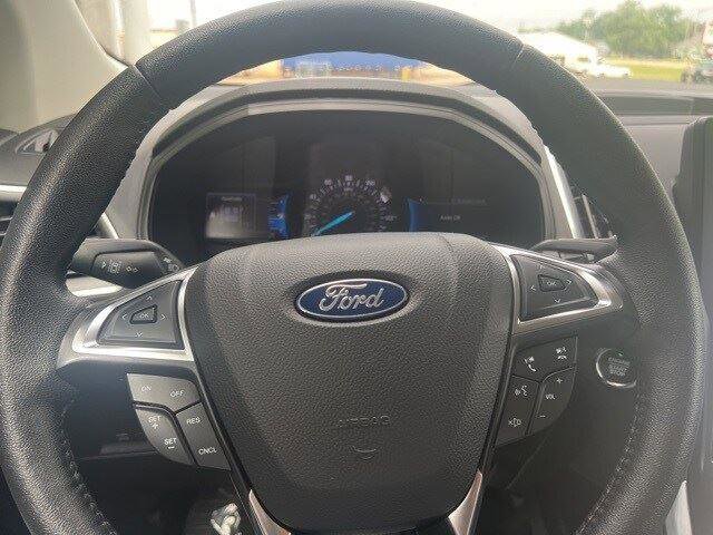 Used 2022 Ford Edge Titanium image 8