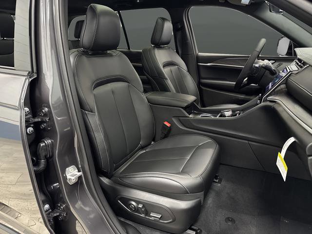 New 2025 Jeep Grand Cherokee Limited w/ Black Appearance Package image 31