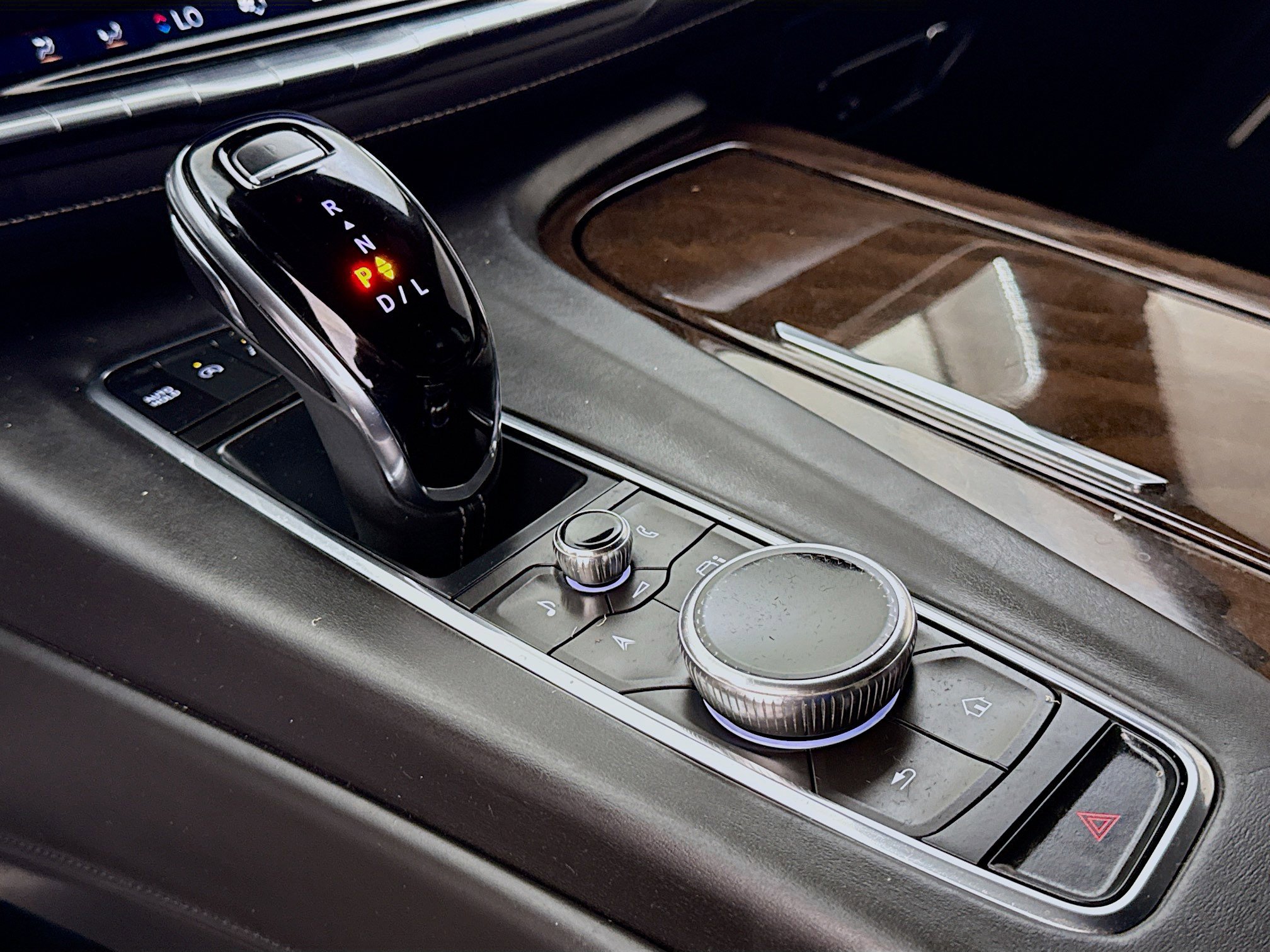 Used 2023 Cadillac Escalade Sport Platinum w/ LPO, ONYX Package AWD/4WD image 17