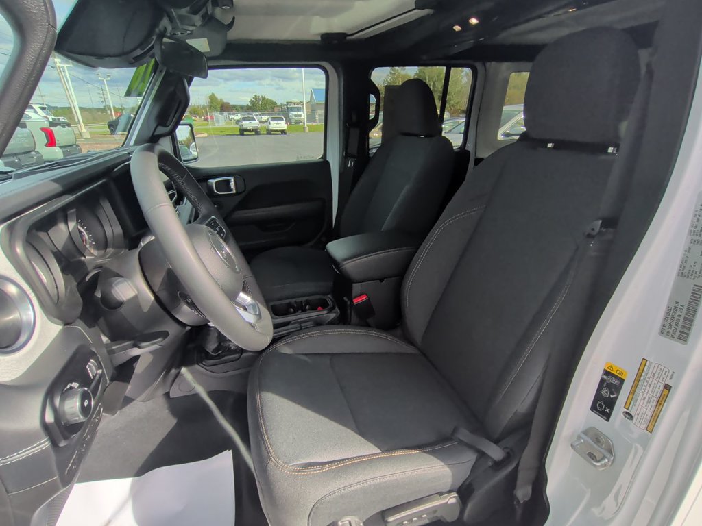 Used 2026 Jeep Wrangler Unlimited Sahara AWD/4WD image 11