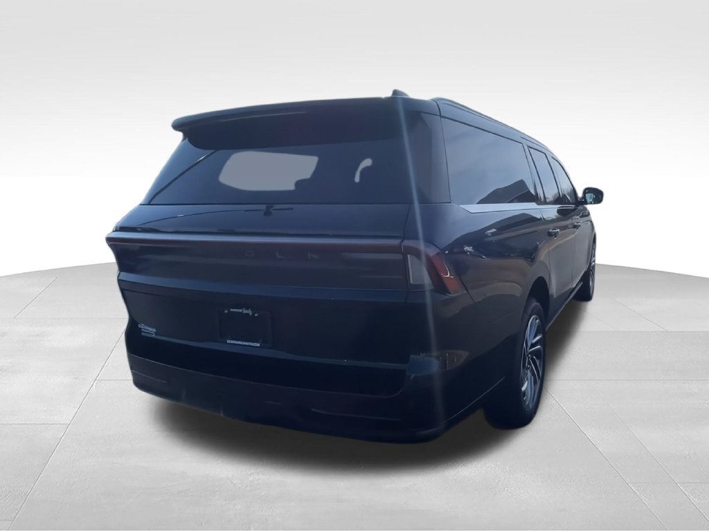 New 2026 Lincoln Navigator L Reserve AWD/4WD image 7