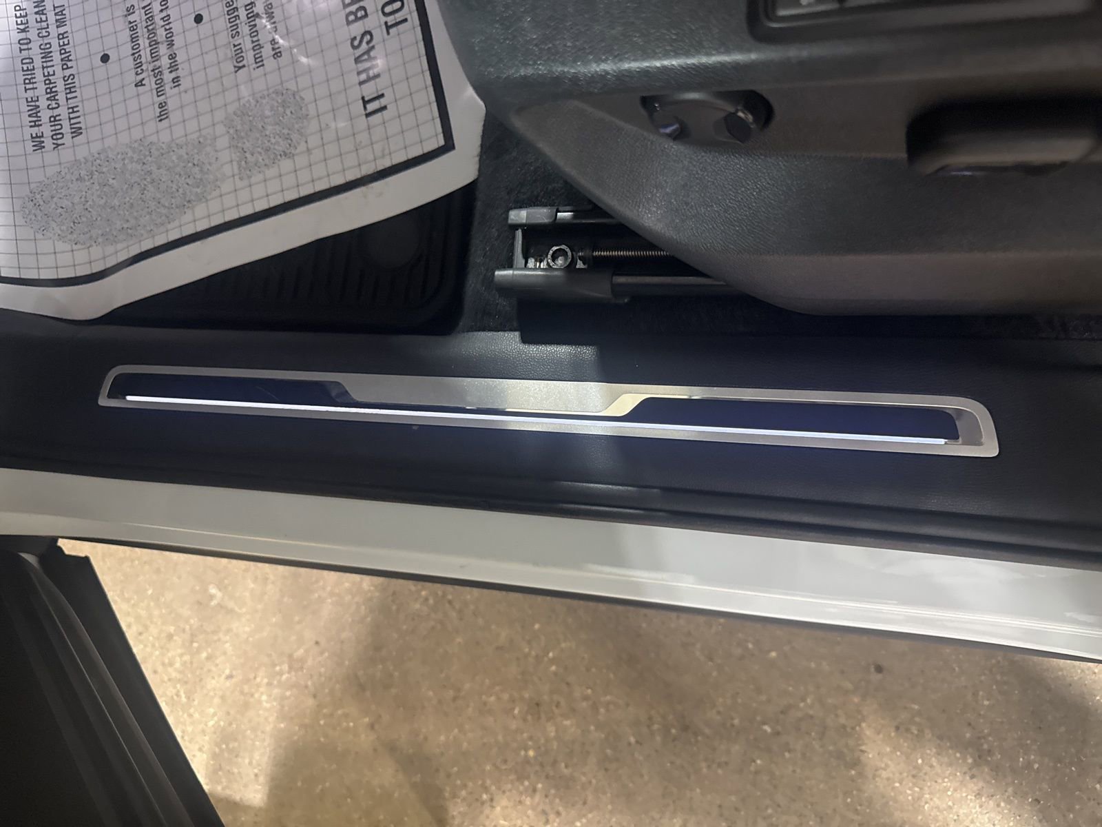 Used 2019 Volkswagen Tiguan SEL Premium image 14