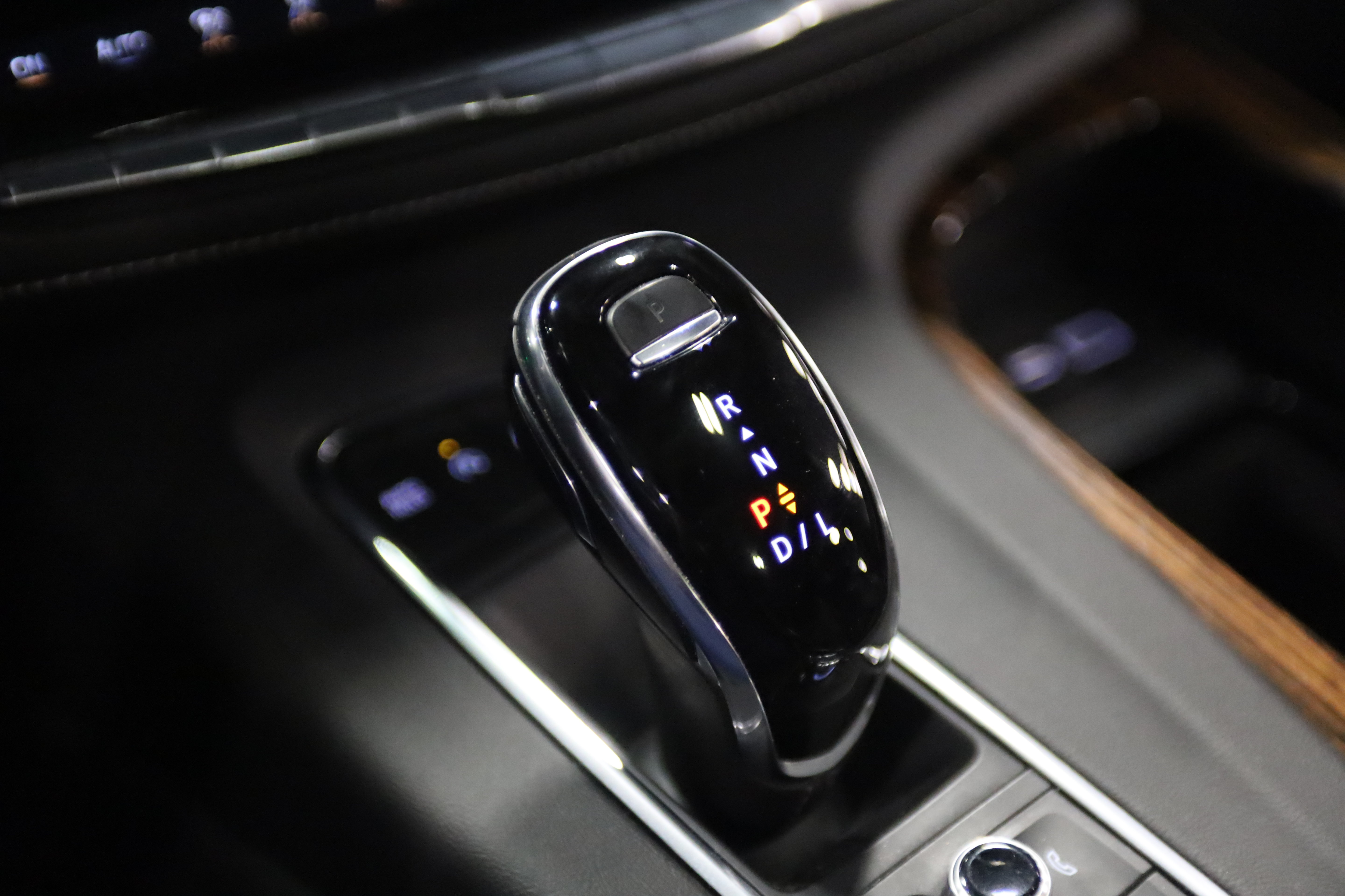 Used 2021 Cadillac Escalade Premium Luxury w/ Driver Assist Tech Package AWD/4WD image 32