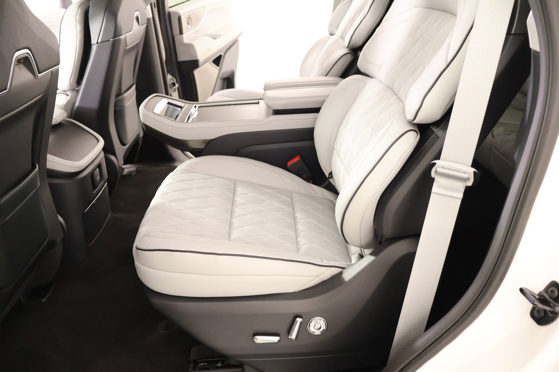 New 2026 Lincoln Navigator Black Label AWD/4WD image 13