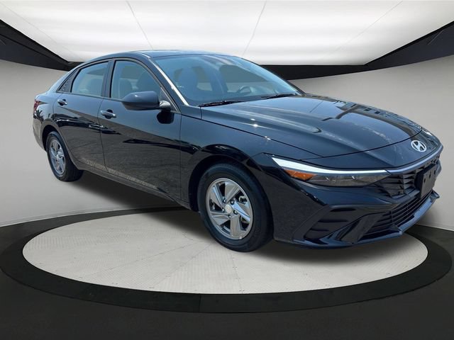 Used 2025 Hyundai Elantra SE FWD image 7