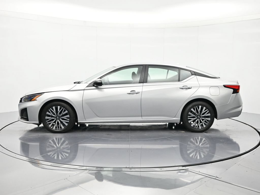 Certified 2025 Nissan Altima 2.5 SV FWD image 8