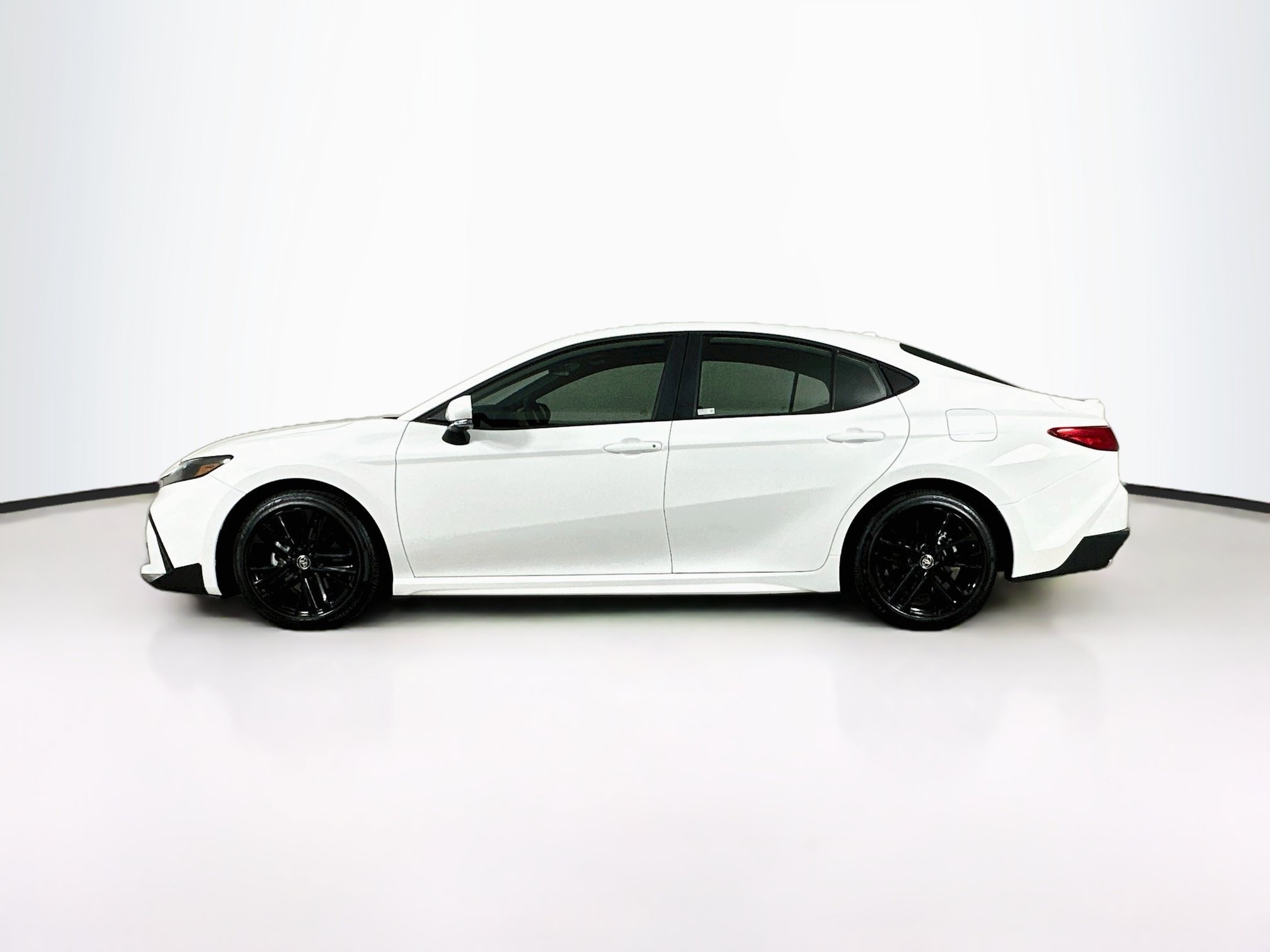 Used 2026 Toyota Camry SE FWD image 4