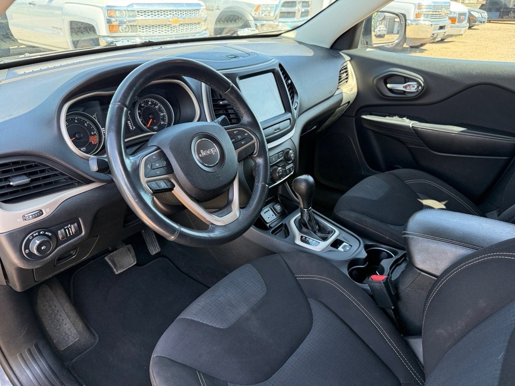 Used 2015 Jeep Cherokee Latitude FWD image 10