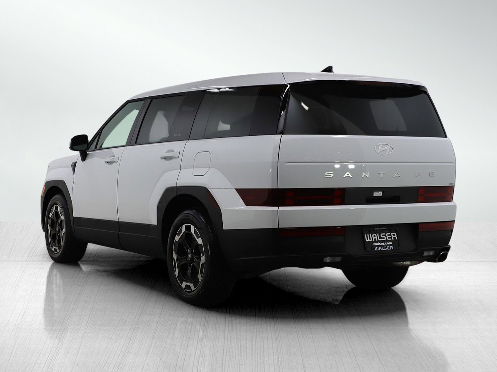 Used 2025 Hyundai Santa Fe SE image 3