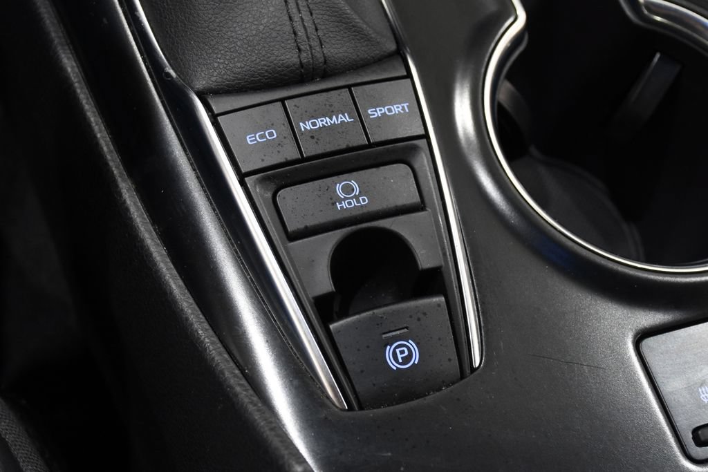 Used 2020 Toyota Camry XLE FWD image 28
