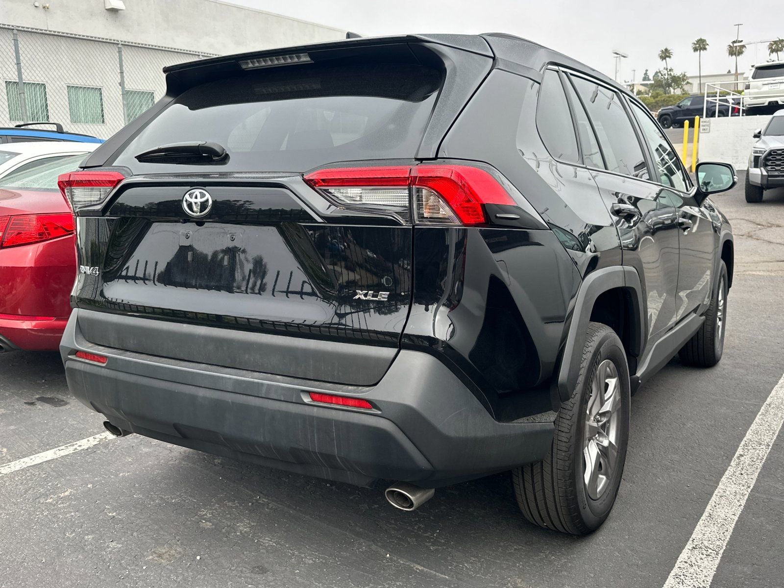 Used 2025 Toyota RAV4 XLE w/ Weather Package FWD image 3