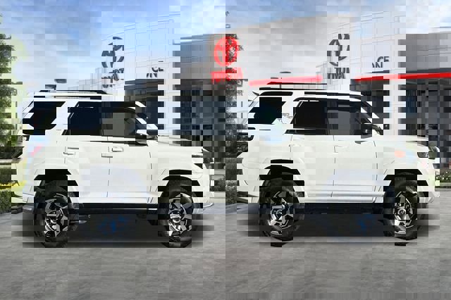 Used 2020 Toyota 4Runner TRD Off-Road image 3