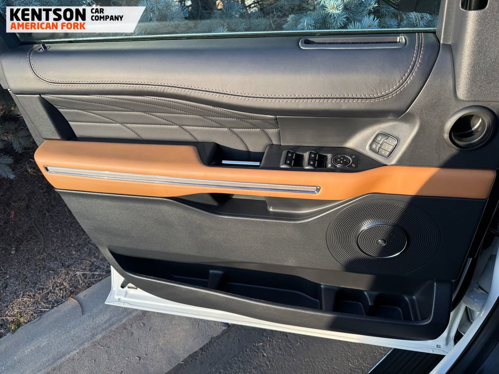 Used 2024 Ford Expedition Platinum image 21
