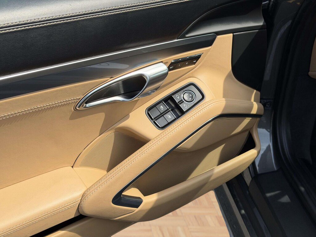 Used 2019 Porsche 718 Cayman RWD image 13