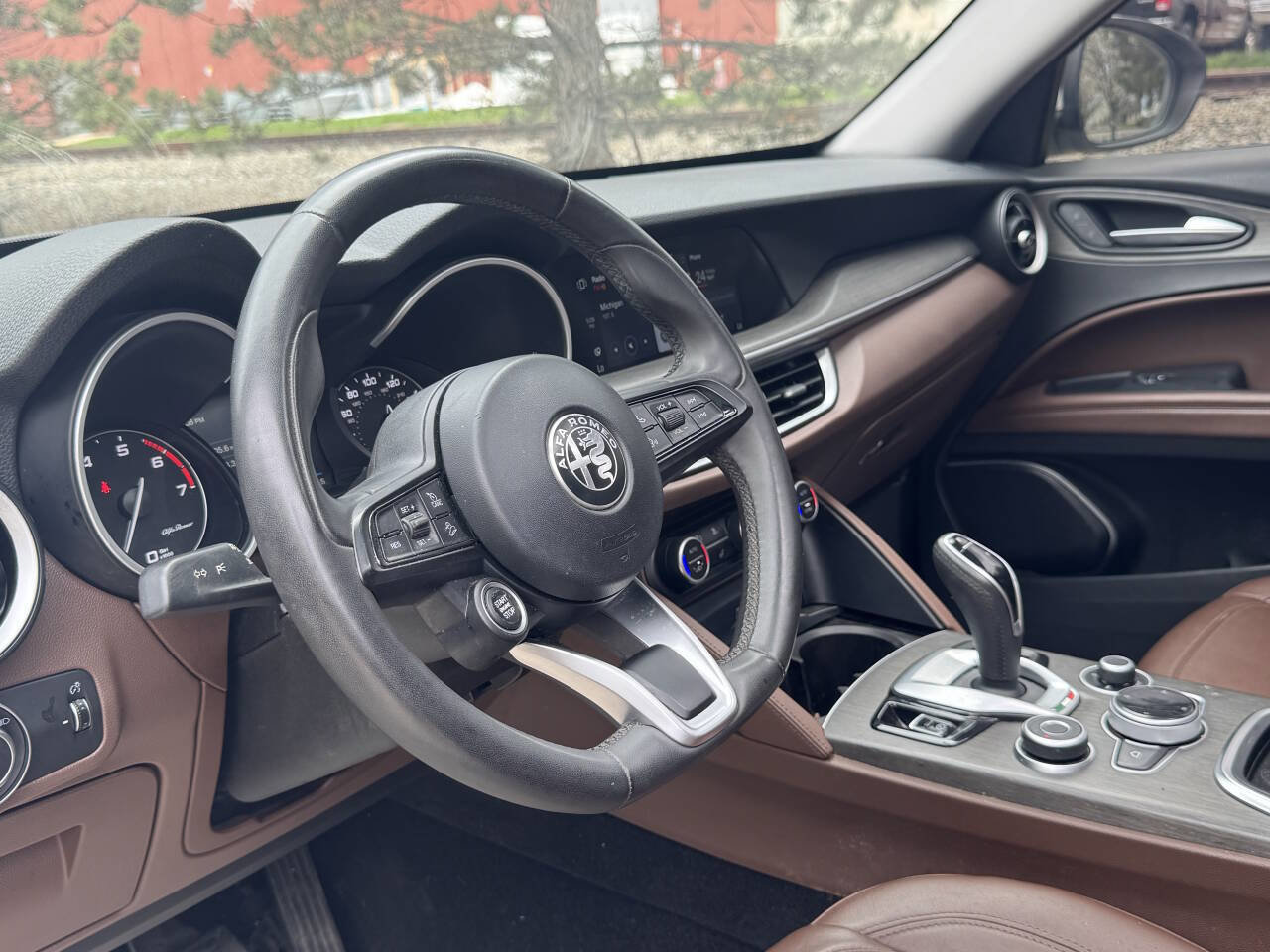 Used 2021 Alfa Romeo Stelvio Ti AWD/4WD image 11