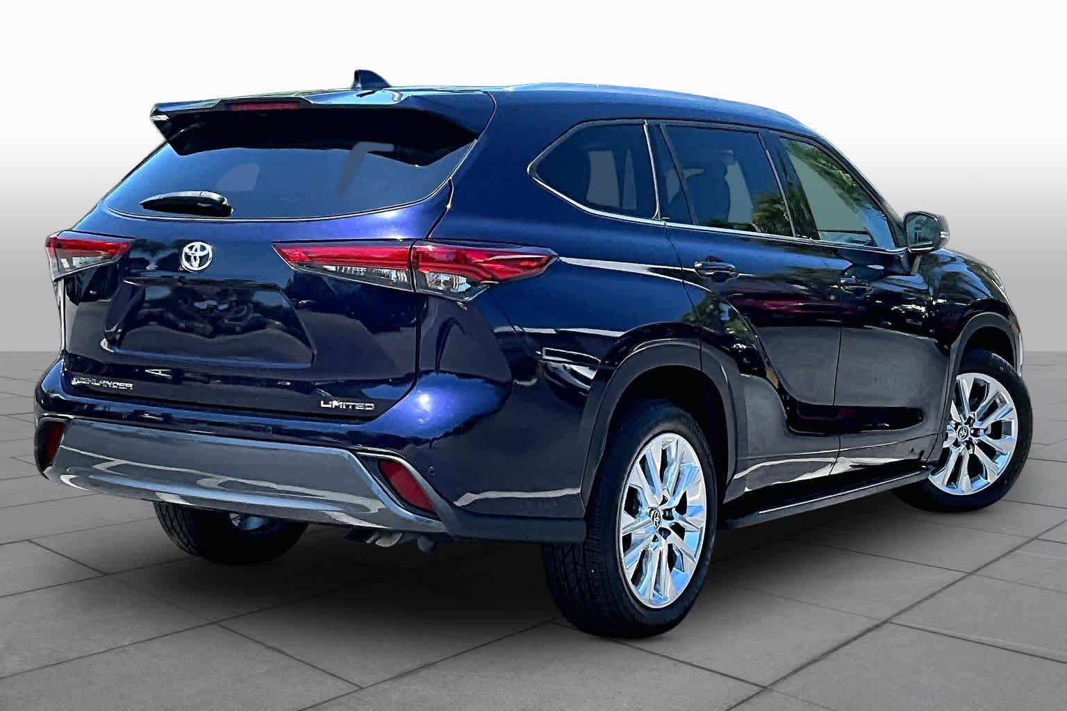 Used 2023 Toyota Highlander Limited FWD image 13