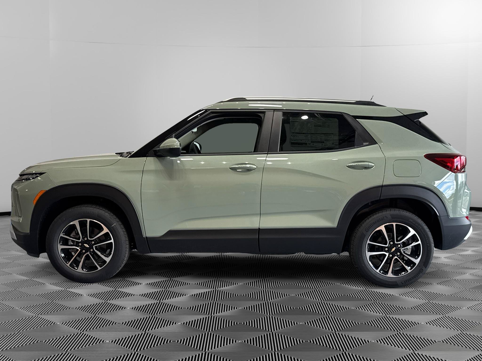 New 2026 Chevrolet TrailBlazer LT w/ LT Cold Weather Package AWD/4WD image 2