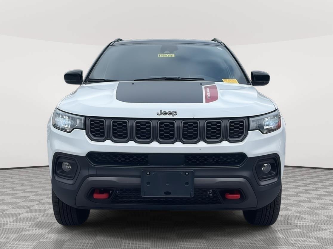 Used 2025 Jeep Compass Trailhawk AWD/4WD image 3