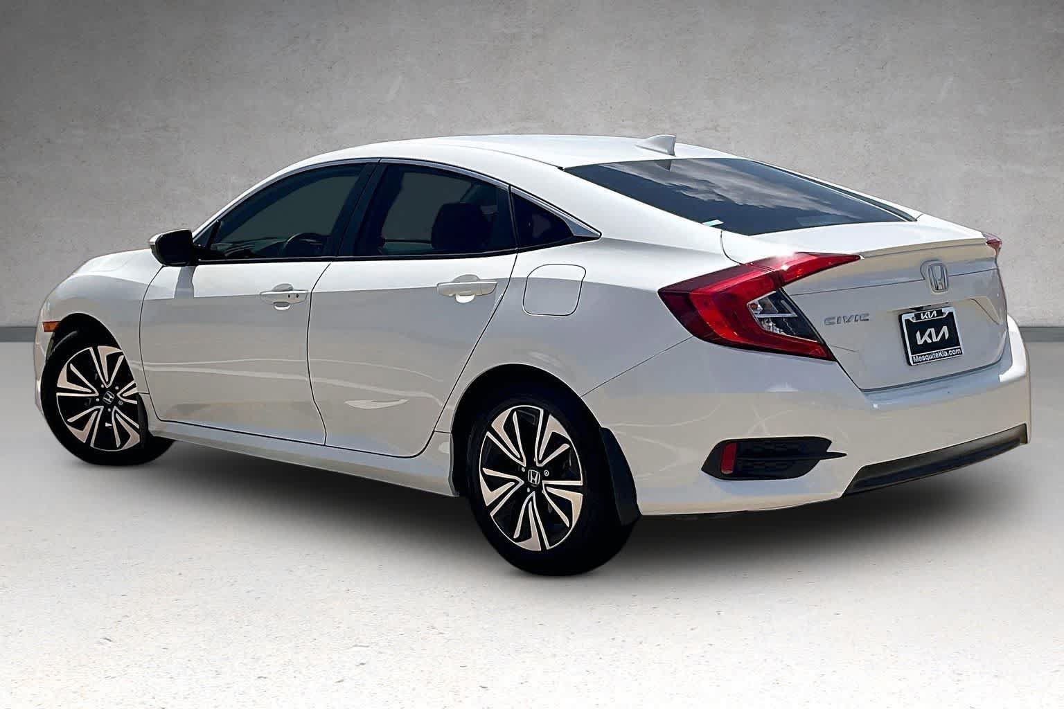 Used 2018 Honda Civic EX-T image 4