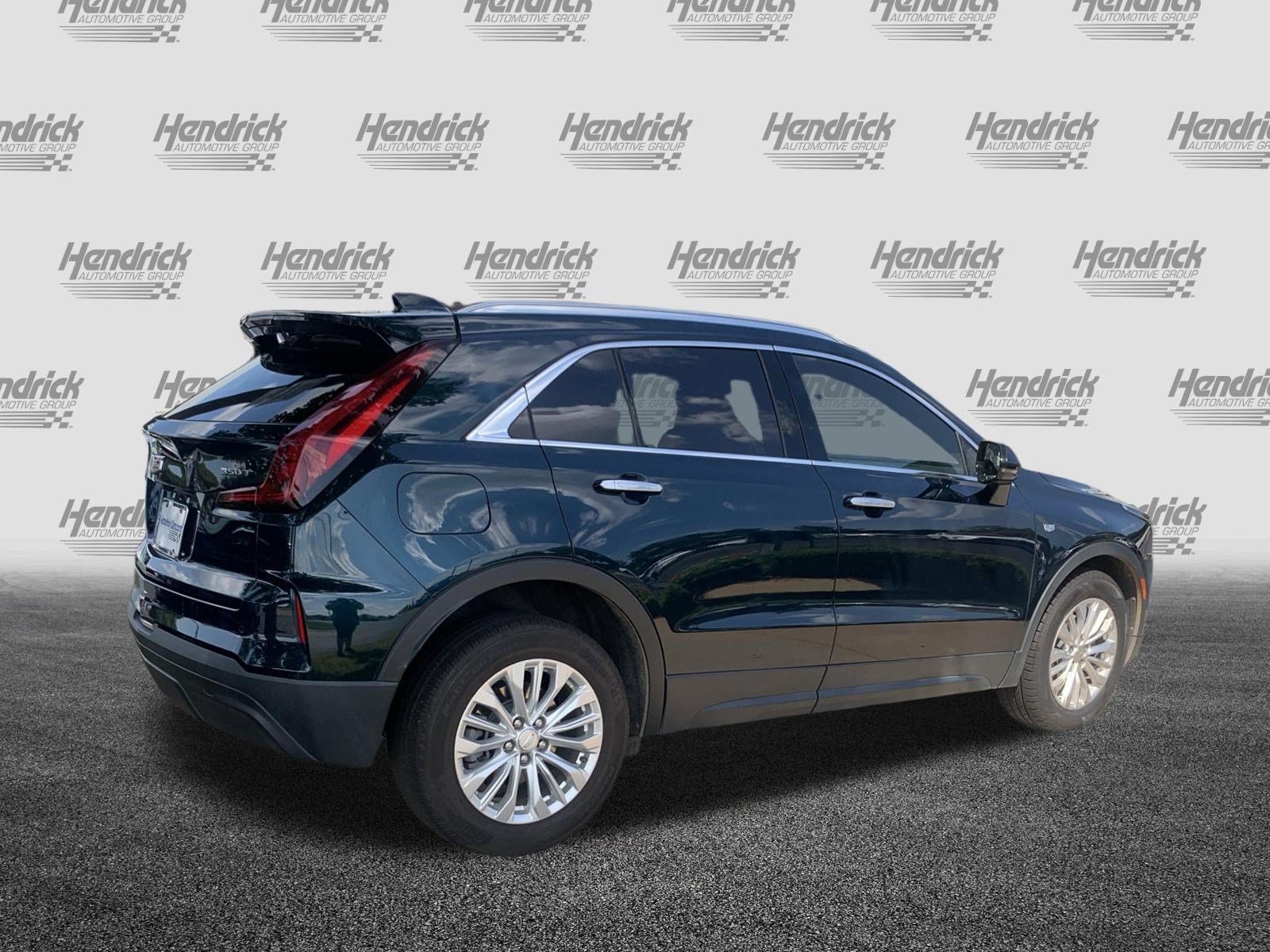 Used 2024 Cadillac XT4 Luxury w/ Cold Weather Package FWD image 10