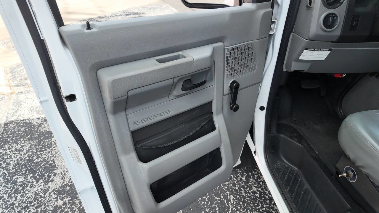 Used 2010 Ford E-450 and Econoline 450 Super Duty RWD image 8