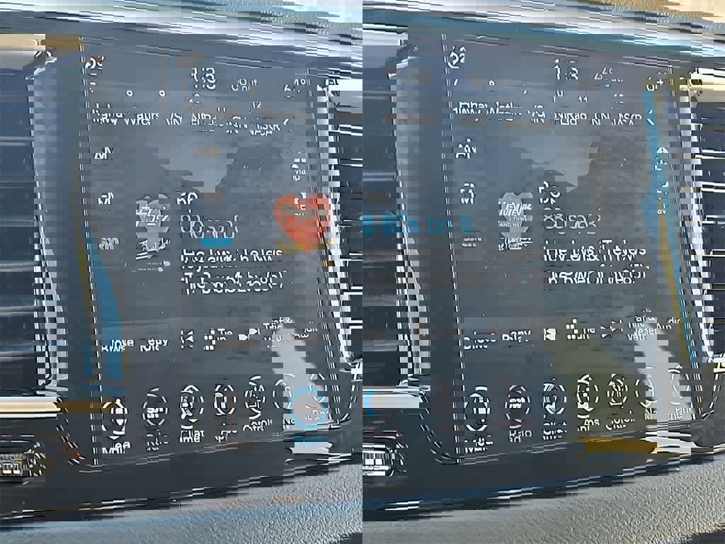 Used 2019 Chrysler Pacifica Touring-L image 16