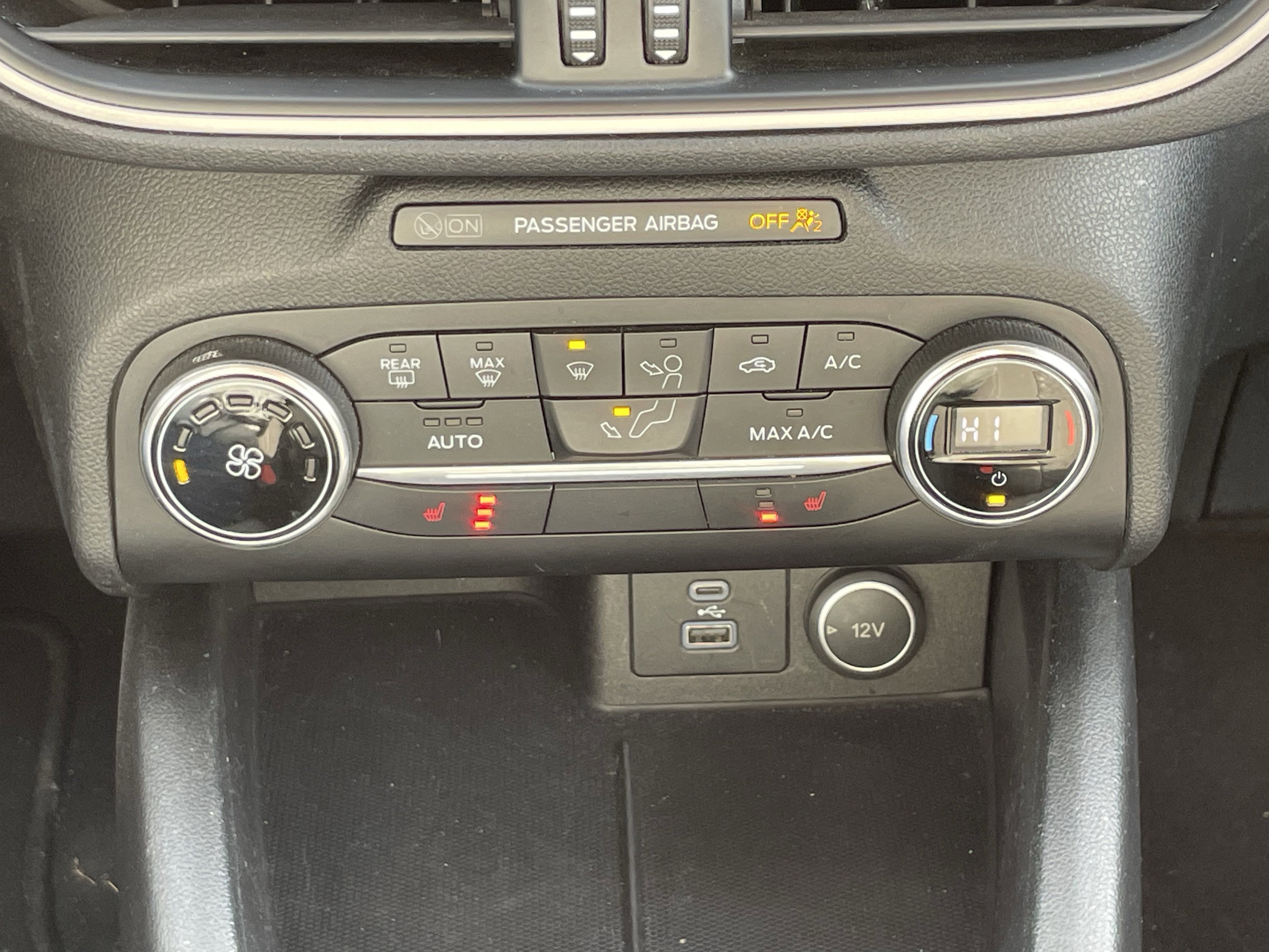 Used 2020 Ford Escape SE image 25