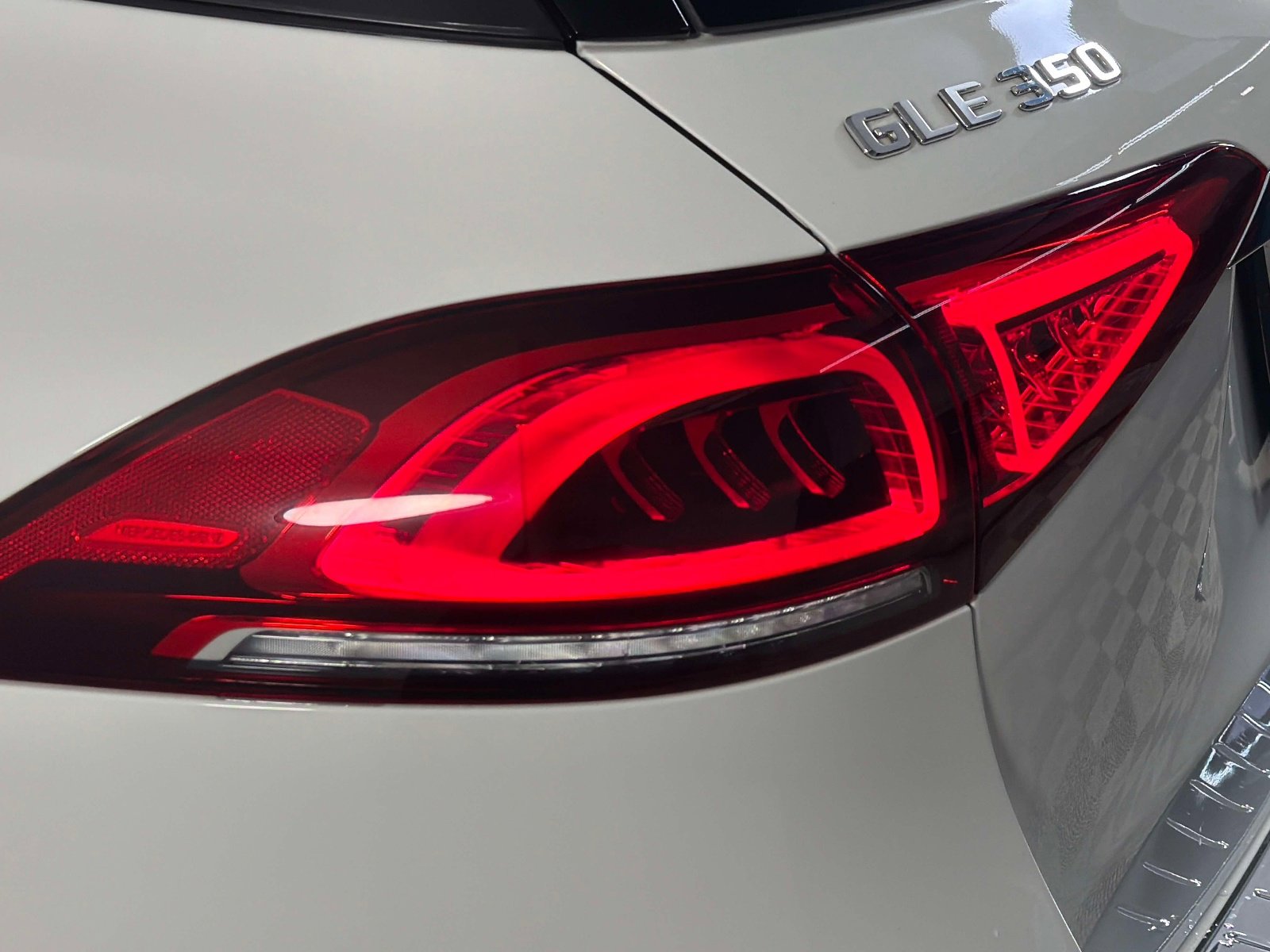 Used 2025 Mercedes-Benz GLC 350e 4MATIC image 16