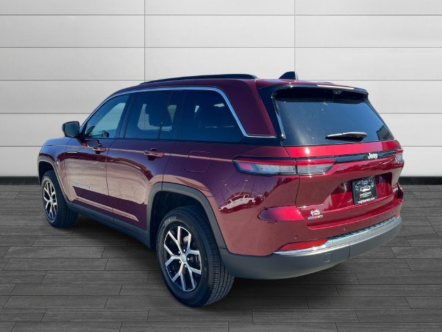 Certified 2025 Jeep Grand Cherokee Limited w/ Luxury Tech Group II RWD image 6