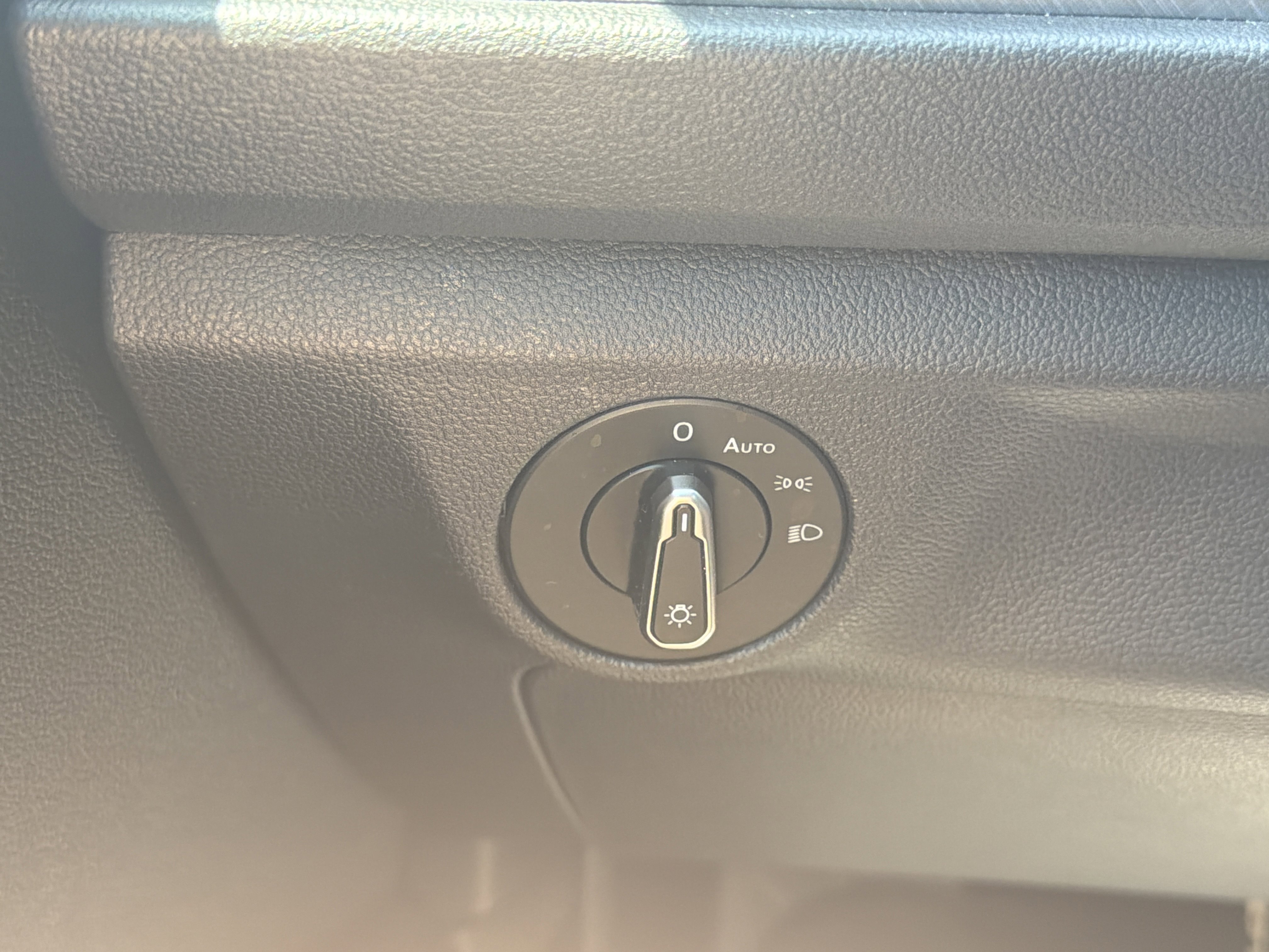 Used 2024 Volkswagen Jetta SE FWD image 29