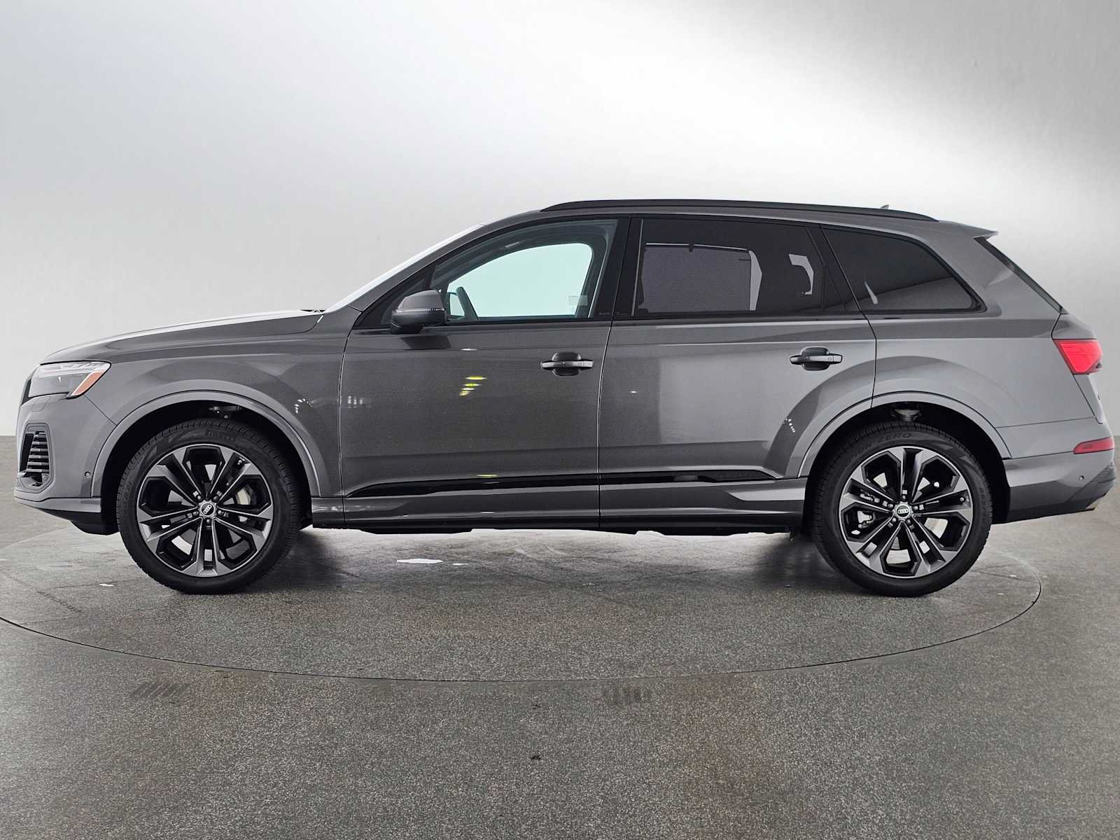 Used 2025 Audi Q7 3.0T Premium Plus w/ Premium Plus Package AWD/4WD image 2