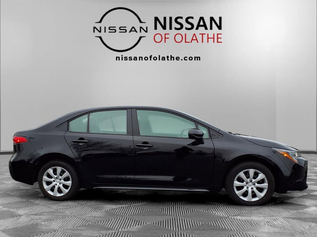 Used 2025 Toyota Corolla LE FWD image 28