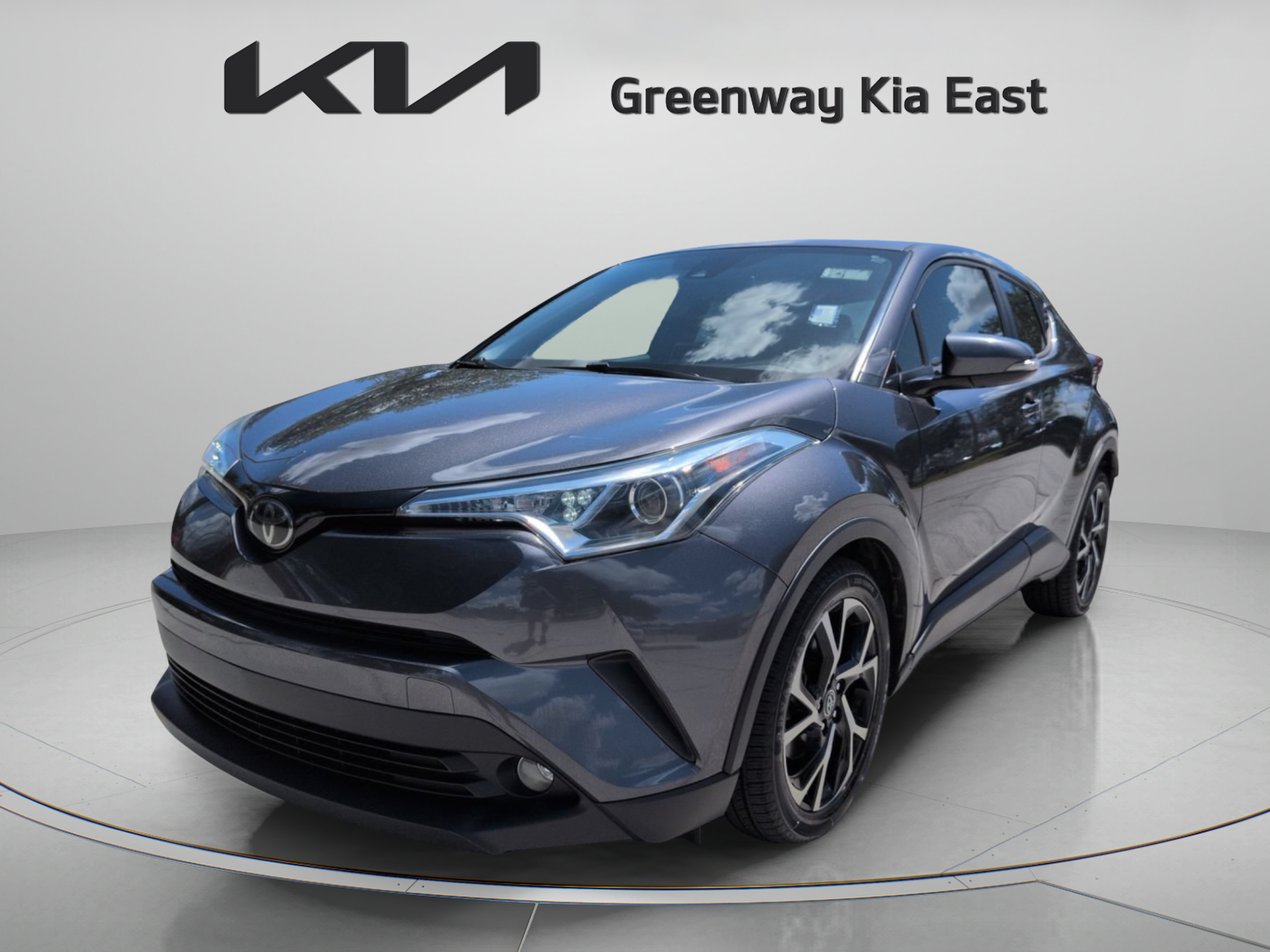 Used 2019 Toyota C-HR XLE FWD image 9
