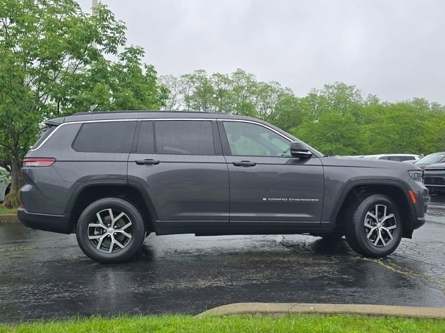 Used 2024 Jeep Grand Cherokee L Limited AWD/4WD image 31