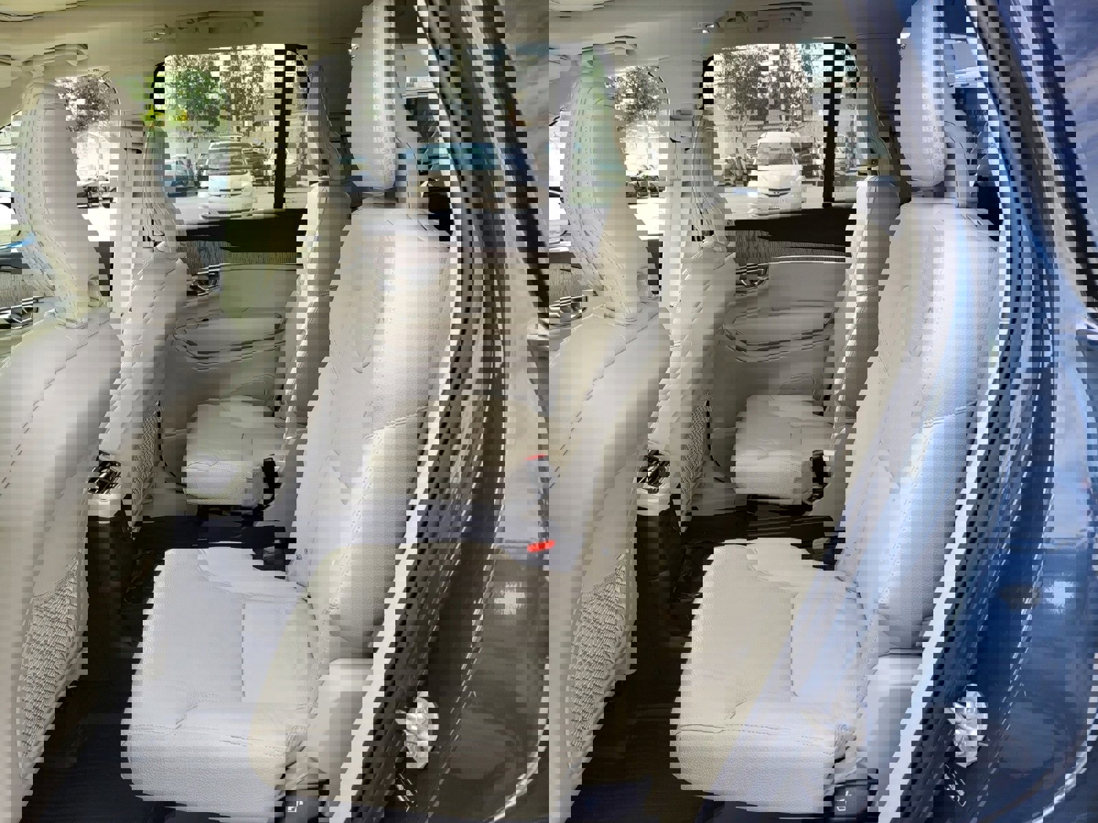 Certified 2024 Volvo XC90 T8 Plus image 11