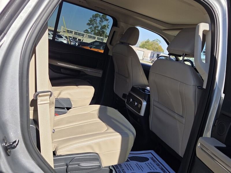 Used 2024 Ford Expedition Limited RWD image 16