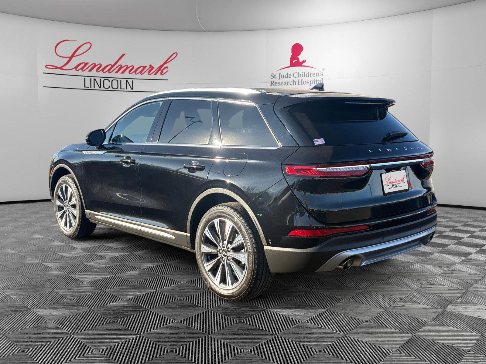 Certified 2022 Lincoln Corsair Reserve w/ Equipment Group 201A image 3