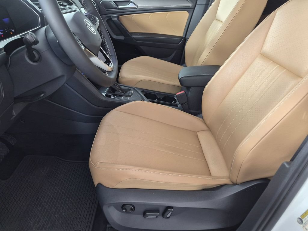 Used 2023 Volkswagen Tiguan SE FWD image 13