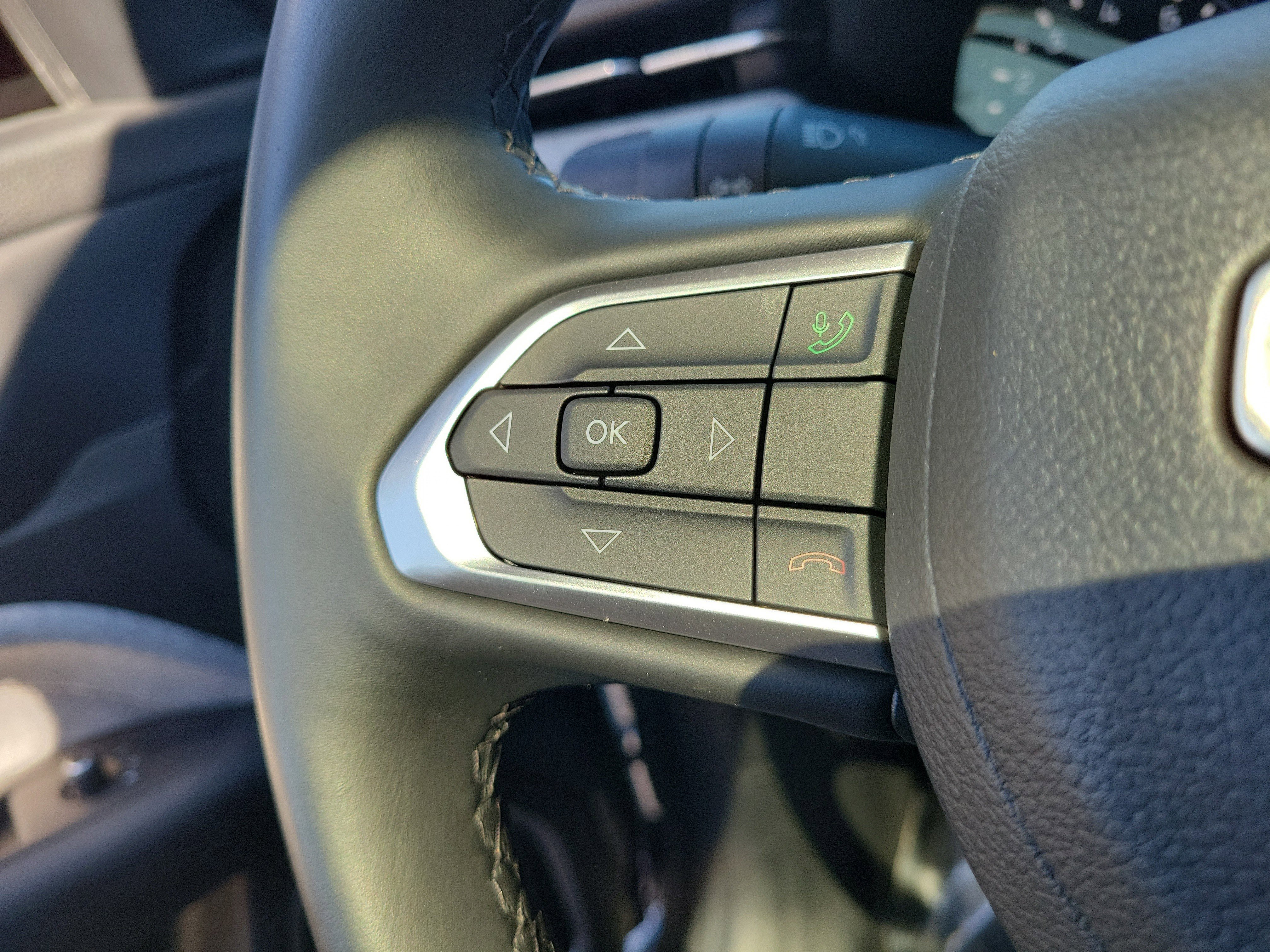 Used 2022 Jeep Compass Latitude w/ Sun and Sound Group image 18