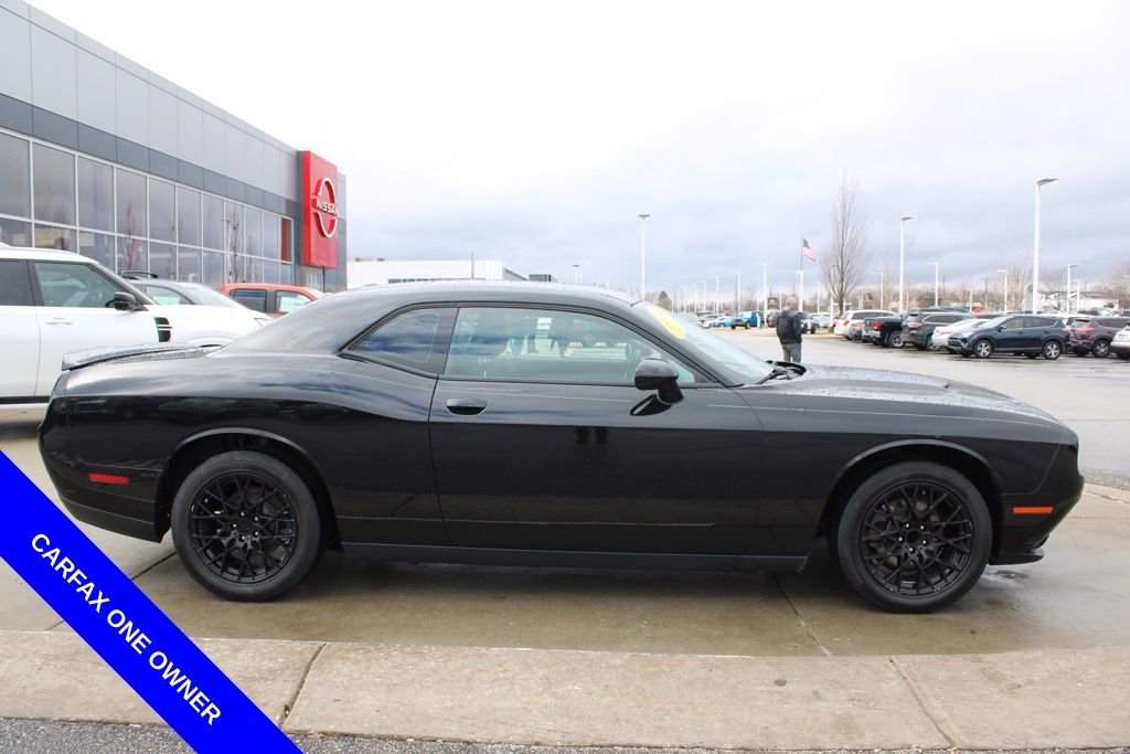Used 2019 Dodge Challenger SXT image 6