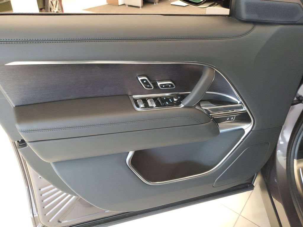 New 2026 Land Rover Range Rover Long Wheelbase SE AWD/4WD image 7