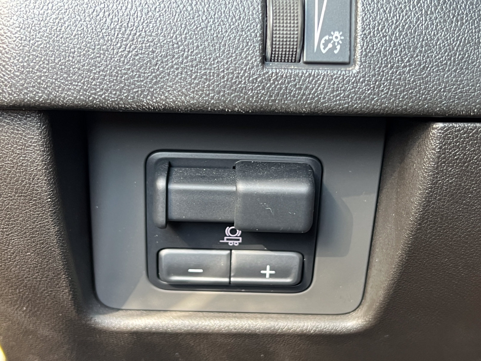 Used 2024 GMC Canyon AT4 w/ Canyon Safety Plus Package AWD/4WD image 10